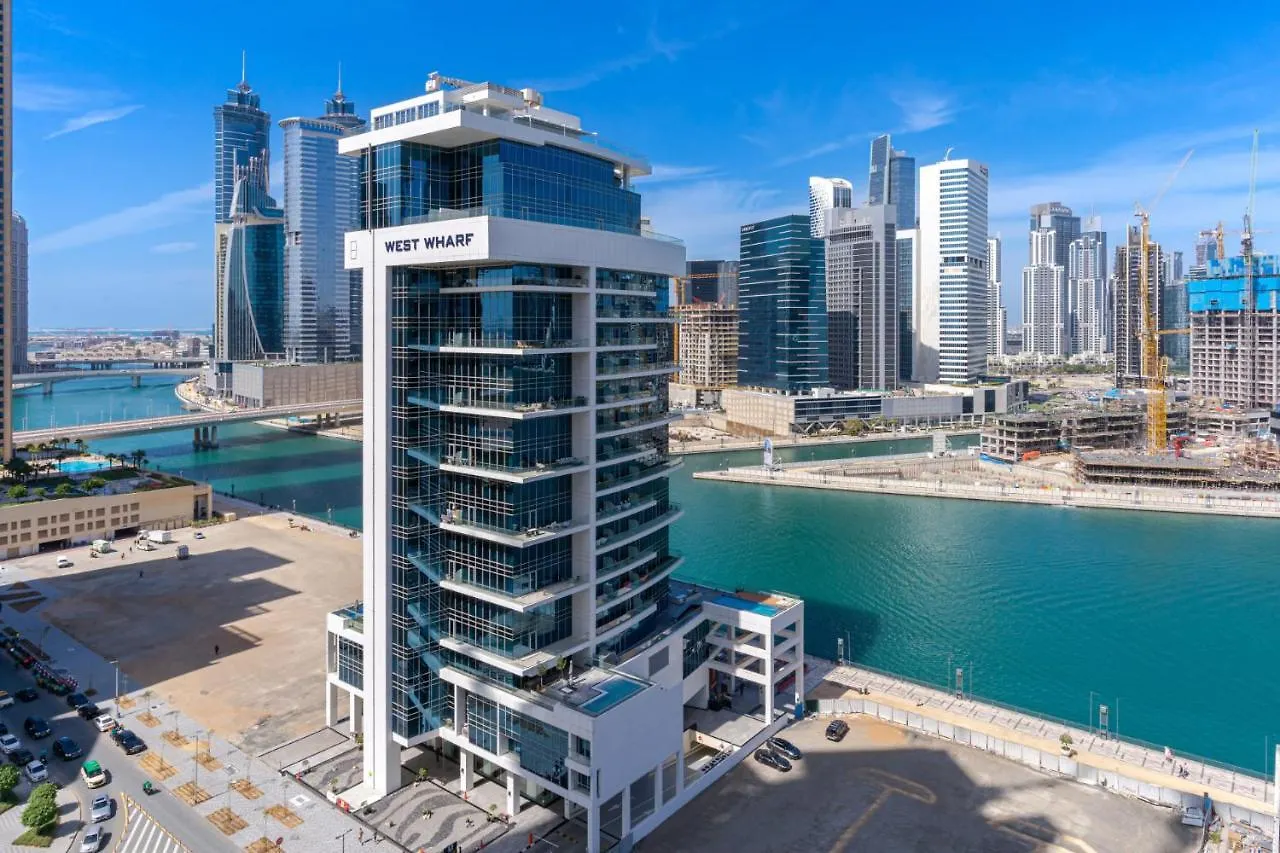 Spacious 4Bd En-Suite Apt I Canal View I Fast Wifi contacts