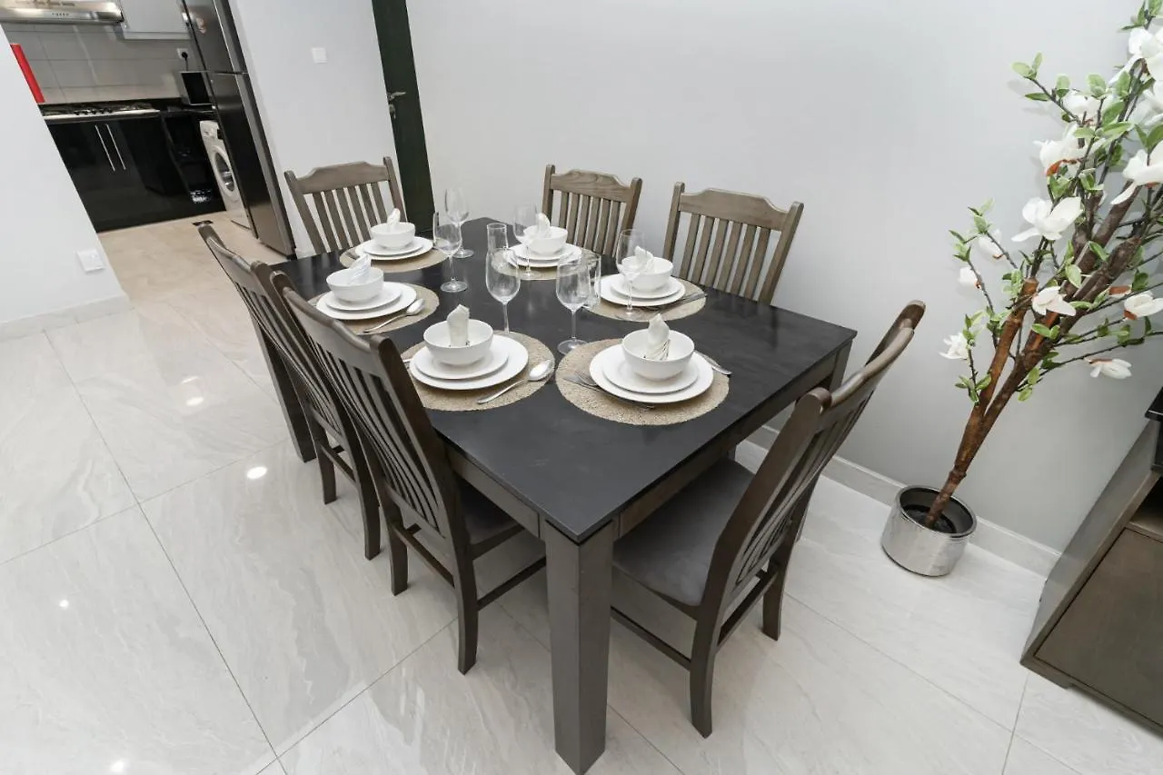 Spacious 4Bd En-Suite Apt I Canal View I Fast Wifi Dubai 0*,  United Arab Emirates